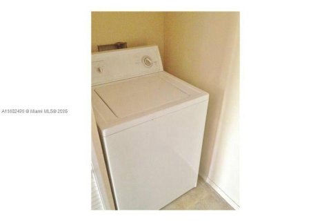 Condo in Sunrise, Florida, 2 bedrooms  № 1874993 - photo 6