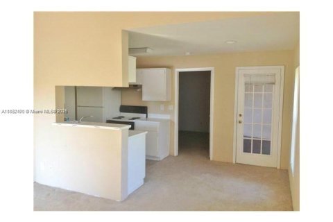Condo in Sunrise, Florida, 2 bedrooms  № 1874993 - photo 1