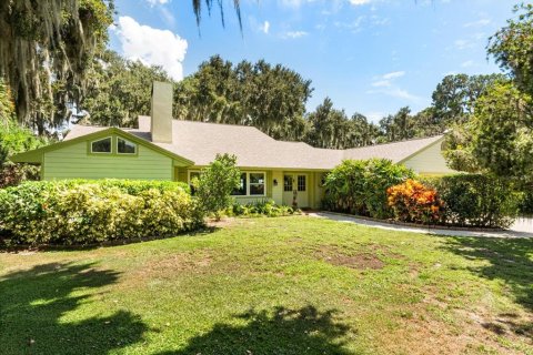 House in Leesburg, Florida 3 bedrooms, 216.18 sq.m. № 1902685 - photo 2