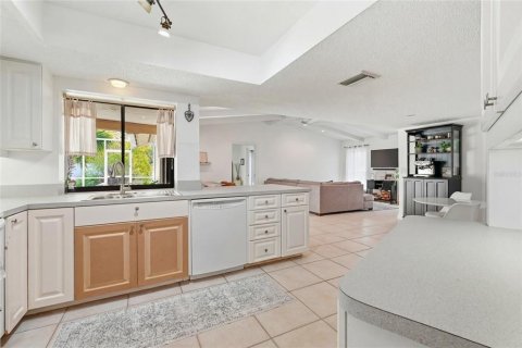 Villa ou maison à vendre à Sarasota, Floride: 3 chambres, 215.44 m2 № 2095689 - photo 13