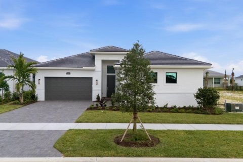House in Port St. Lucie, Florida 3 bedrooms, 264.4 sq.m. № 2147288 - photo 2