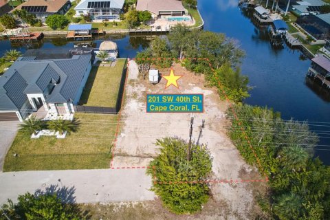 Terrain à Cape Coral, Floride № 2114320