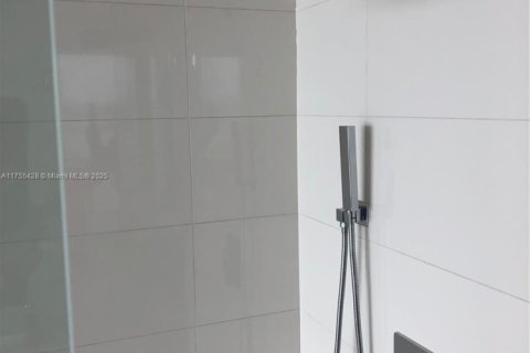 Copropriété à vendre à Miami, Floride: 2 chambres, 99.13 m2 № 2022606 - photo 11