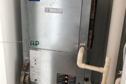 Copropriété à vendre à Miami, Floride: 2 chambres, 99.13 m2 № 2022606 - photo 8