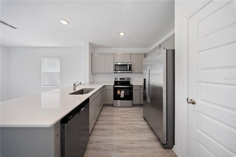 Townhouse in Lakeland, Florida 3 bedrooms, 136.01 sq.m. № 2210400 - photo 2