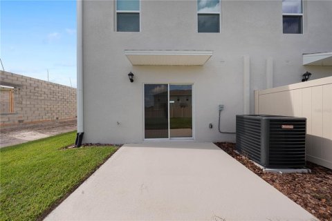 Townhouse in Lakeland, Florida 3 bedrooms, 136.01 sq.m. № 2210400 - photo 19