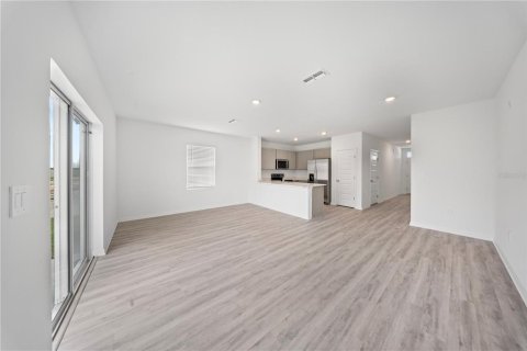 Townhouse in Lakeland, Florida 3 bedrooms, 136.01 sq.m. № 2210400 - photo 4