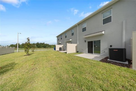 Townhouse in Lakeland, Florida 3 bedrooms, 136.01 sq.m. № 2210400 - photo 15
