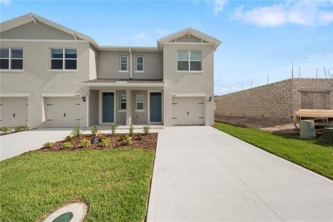 Townhouse in Lakeland, Florida 3 bedrooms, 136.01 sq.m. № 2210400