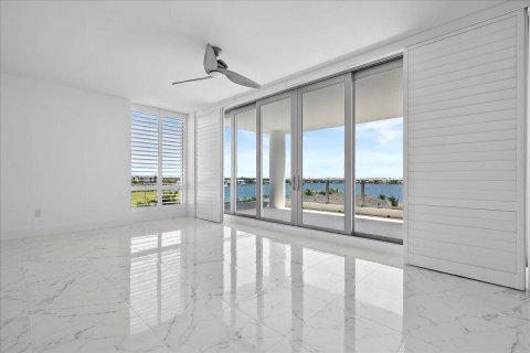 Купить кондоминиум в Норт-Палм-Бич, Флорида 3 комнаты, 227.15м2, № 2086289 - фото 18