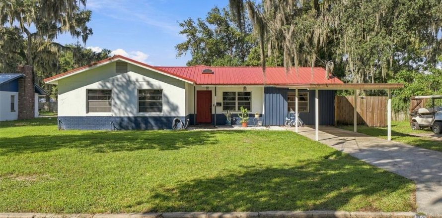 Villa ou maison à Crescent City, Floride 4 chambres, 167.97 m2 № 2431903