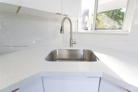 Villa ou maison à vendre à Miami, Floride: 3 chambres, 74.32 m2 № 1816424 - photo 21