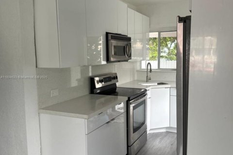 Villa ou maison à vendre à Miami, Floride: 3 chambres, 74.32 m2 № 1816424 - photo 8