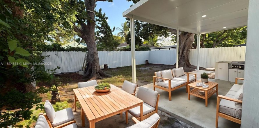 Villa ou maison à Miami, Floride 3 chambres, 74.32 m2 № 1816424