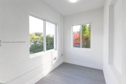 Villa ou maison à vendre à Miami, Floride: 3 chambres, 74.32 m2 № 1816424 - photo 15