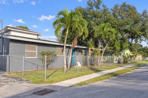 Commercial property in Fort Lauderdale, Florida 145.58 sq.m. № 2366253