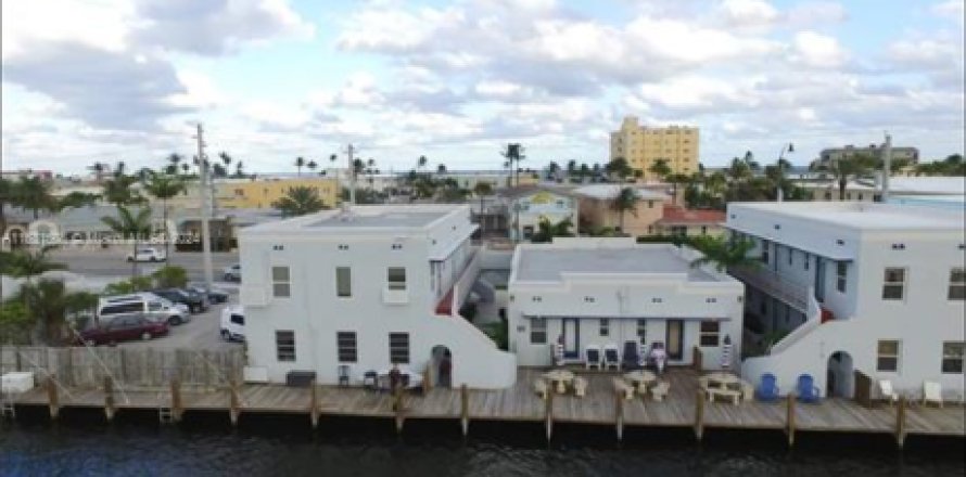 Condominio en Hollywood, Florida, 1 dormitorio  № 1859934