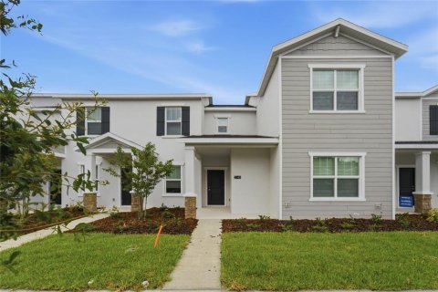 Adosado en Apopka, Florida 4 dormitorios, 185.8 m2 № 2305161