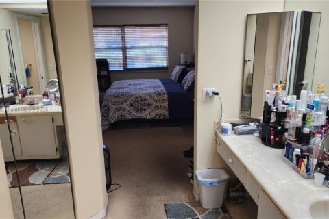 Condo in Pembroke Pines, Florida, 2 bedrooms № 1958682 - photo 5