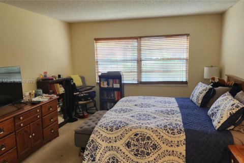 Condo in Pembroke Pines, Florida, 2 bedrooms № 1958682 - photo 4