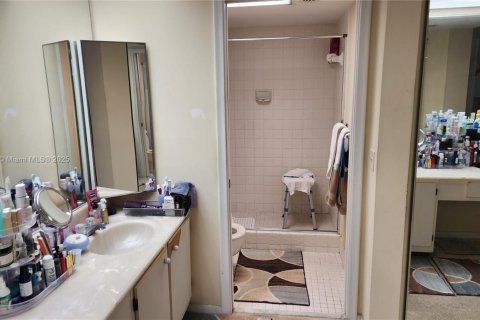 Condo in Pembroke Pines, Florida, 2 bedrooms № 1958682 - photo 6