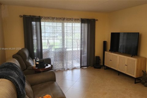 Condo in Pembroke Pines, Florida, 2 bedrooms № 1958682 - photo 8