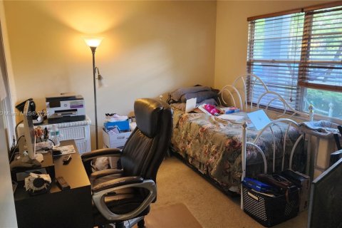 Condo in Pembroke Pines, Florida, 2 bedrooms № 1958682 - photo 9