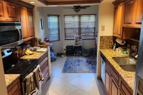 Condo in Pembroke Pines, Florida, 2 bedrooms № 1958682 - photo 2