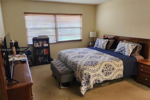 Condo in Pembroke Pines, Florida, 2 bedrooms № 1958682 - photo 3