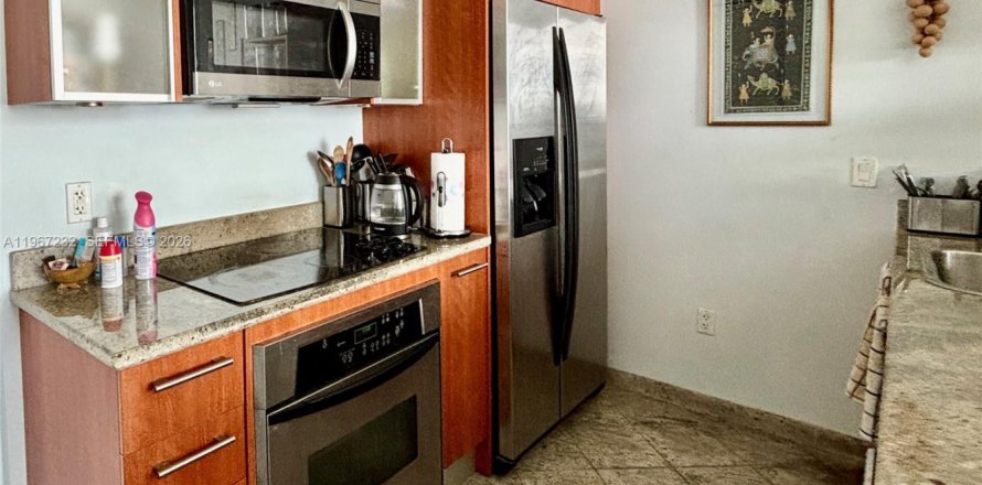 Кондоминиум с 1 спальней в Майами, Флорида № 2028562