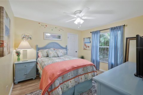 House in Cape Coral, Florida 3 bedrooms, 159.05 sq.m. № 1614972 - photo 16