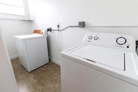 Apartment in Fort Lauderdale, Florida 2 bedrooms, 138.24 sq.m. № 2250681 - photo 10