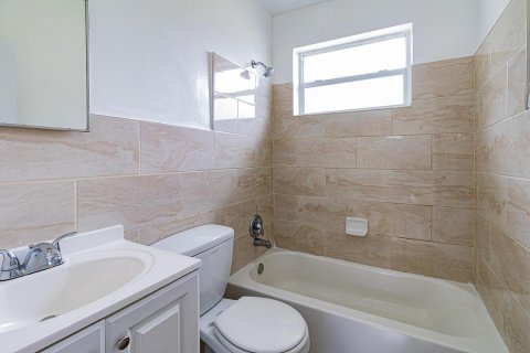 Apartment in Fort Lauderdale, Florida 2 bedrooms, 138.24 sq.m. № 2250681 - photo 9