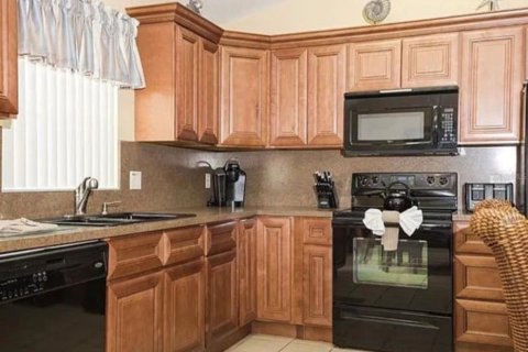 Villa ou maison à louer à Kissimmee, Floride: 5 chambres, 198.44 m2 № 2119122 - photo 5
