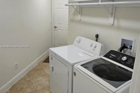 Townhouse in Plantation, Florida 3 bedrooms, 139.73 sq.m. № 1978893 - photo 17