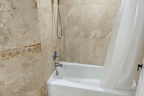 Townhouse in Plantation, Florida 3 bedrooms, 139.73 sq.m. № 1978893 - photo 13