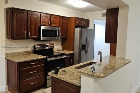 Townhouse in Plantation, Florida 3 bedrooms, 139.73 sq.m. № 1978893 - photo 12