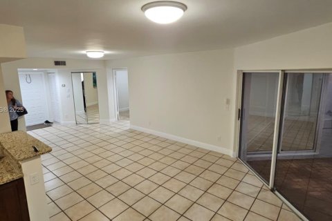 Townhouse in Plantation, Florida 3 bedrooms, 139.73 sq.m. № 1978893 - photo 18