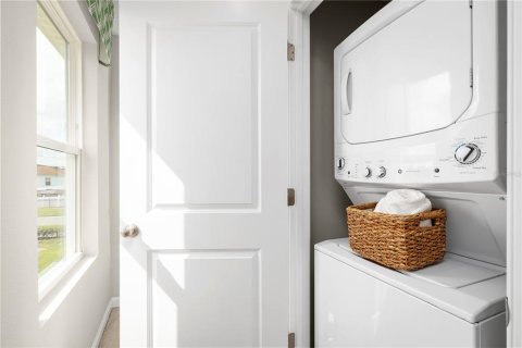 Townhouse in South Daytona, Florida 3 bedrooms, 133.87 sq.m. № 1767851 - photo 12