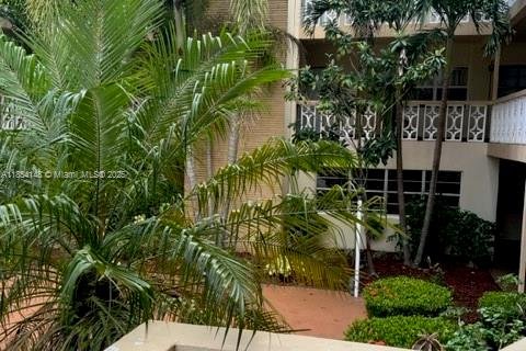 Condo in Hollywood, Florida, 2 bedrooms  № 1871990 - photo 3