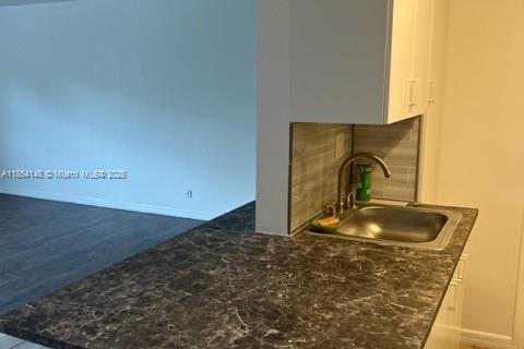 Condo in Hollywood, Florida, 2 bedrooms  № 1871990 - photo 8