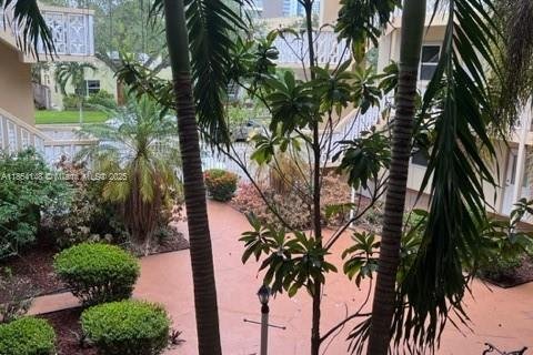 Condo in Hollywood, Florida, 2 bedrooms  № 1871990 - photo 5