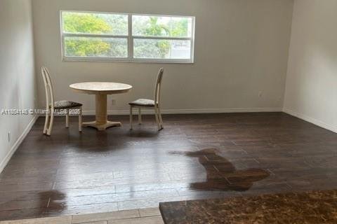 Condo in Hollywood, Florida, 2 bedrooms  № 1871990 - photo 11