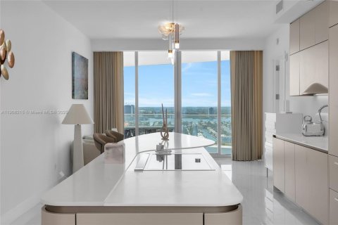 Condominio en alquiler en Sunny Isles Beach, Florida, 3 dormitorios, 233.28 m2 № 2053120 - foto 28