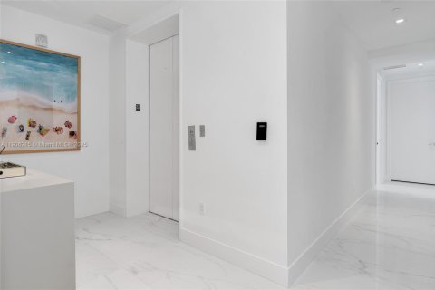 Condominio en alquiler en Sunny Isles Beach, Florida, 3 dormitorios, 233.28 m2 № 2053120 - foto 2