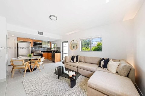 Снять в аренду кондоминиум в Майами-Бич, Флорида 1 спальня, 57.69м2, № 2006626 - фото 2