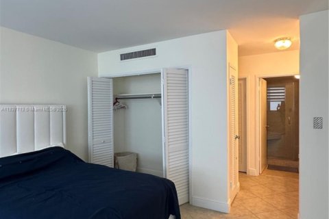 Copropriété à louer à Surfside, Floride: 1 chambre, 85.28 m2 № 1963045 - photo 11