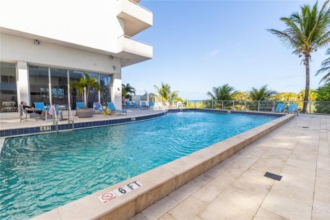 Copropriété à louer à Surfside, Floride: 1 chambre, 85.28 m2 № 1963045 - photo 2