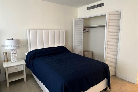 Copropriété à louer à Surfside, Floride: 1 chambre, 85.28 m2 № 1963045 - photo 13