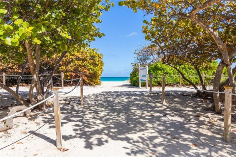 Copropriété à louer à Surfside, Floride: 1 chambre, 85.28 m2 № 1963045 - photo 3
